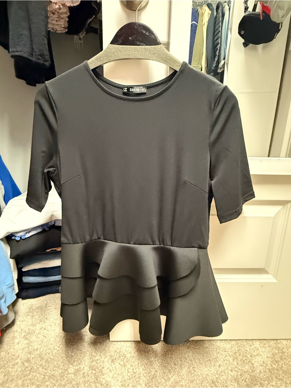 SHEIN Black Tiered Peplum Short Sleeve Top